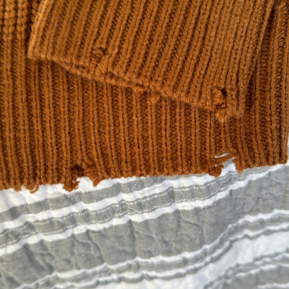 Men’s rust cardigan with front pockets, new with tags, distressed hem & cuffs, M - Picture 5 of 7